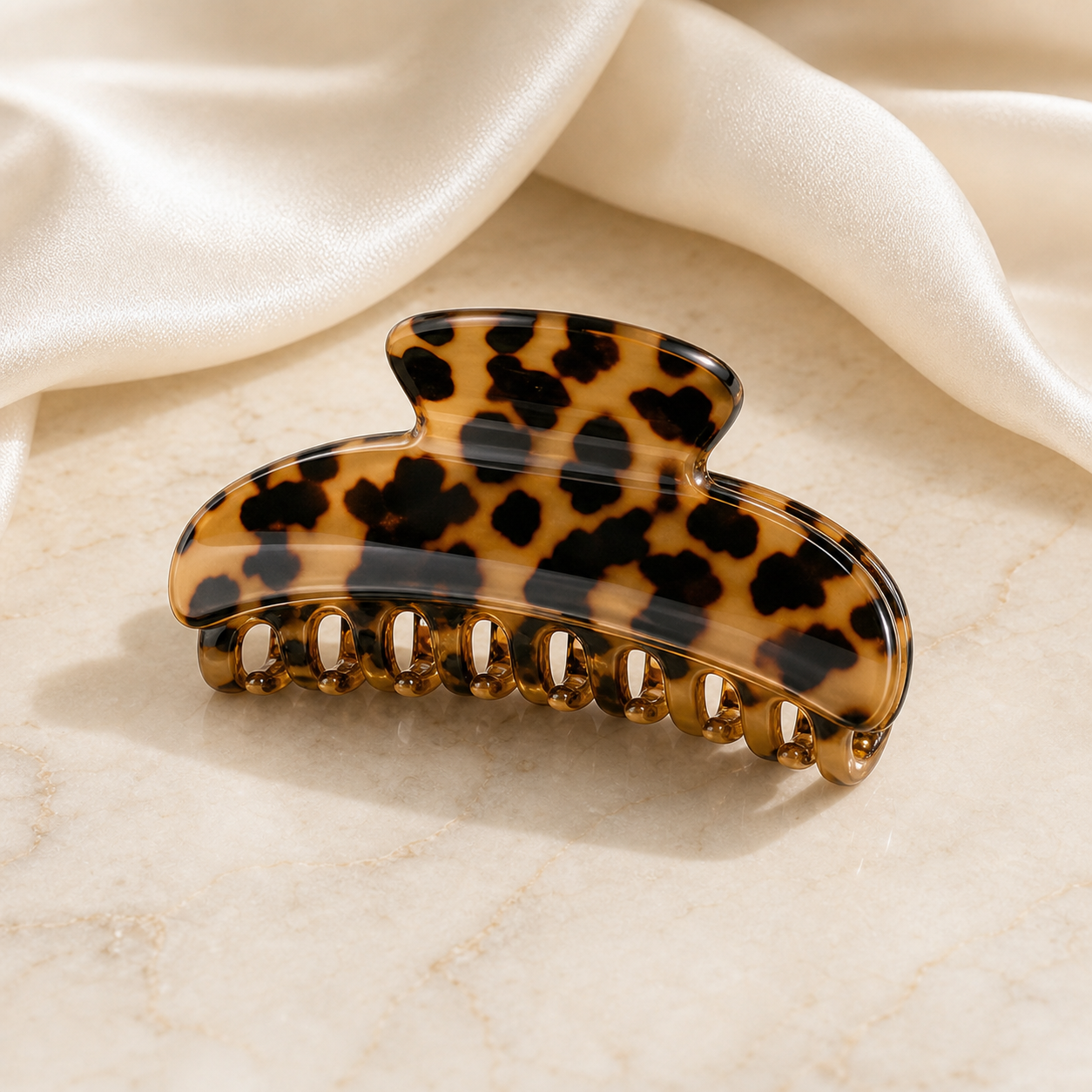 Honey tortoise acetate claw clip on ivory marble